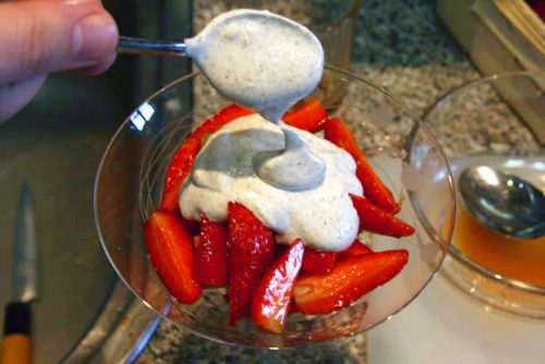Erdbeeren mit Balsamico und Vanille – vanillakitchen