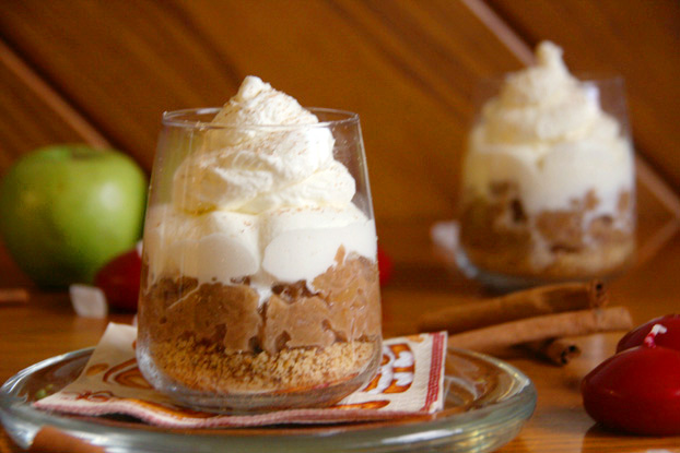 Apfelkuchen Im Glas Serviert — Rezepte Suchen