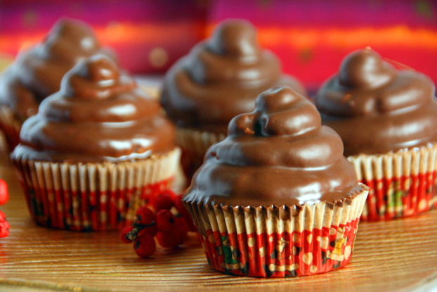 Schoko-Nuss-Cupcakes mit Baiser-Haube (Schnepf!) – vanillakitchen