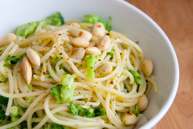 Spaghetti Mit Brokkolisauce Und Mandeln - Rezepte Suchen