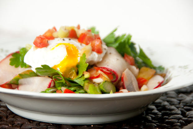 Lauwarmer Spargelsalat mit pochiertem Ei – vanillakitchen