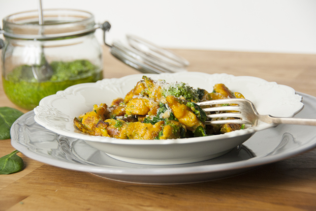 Süßkartoffelnockerl mit Spinatpesto – vanillakitchen