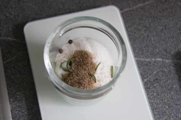 Frittierter Rhabarber mit Schokosauce – vanillakitchen