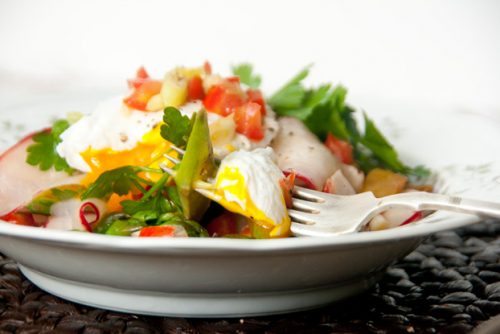 Lauwarmer Spargelsalat mit pochiertem Ei – vanillakitchen